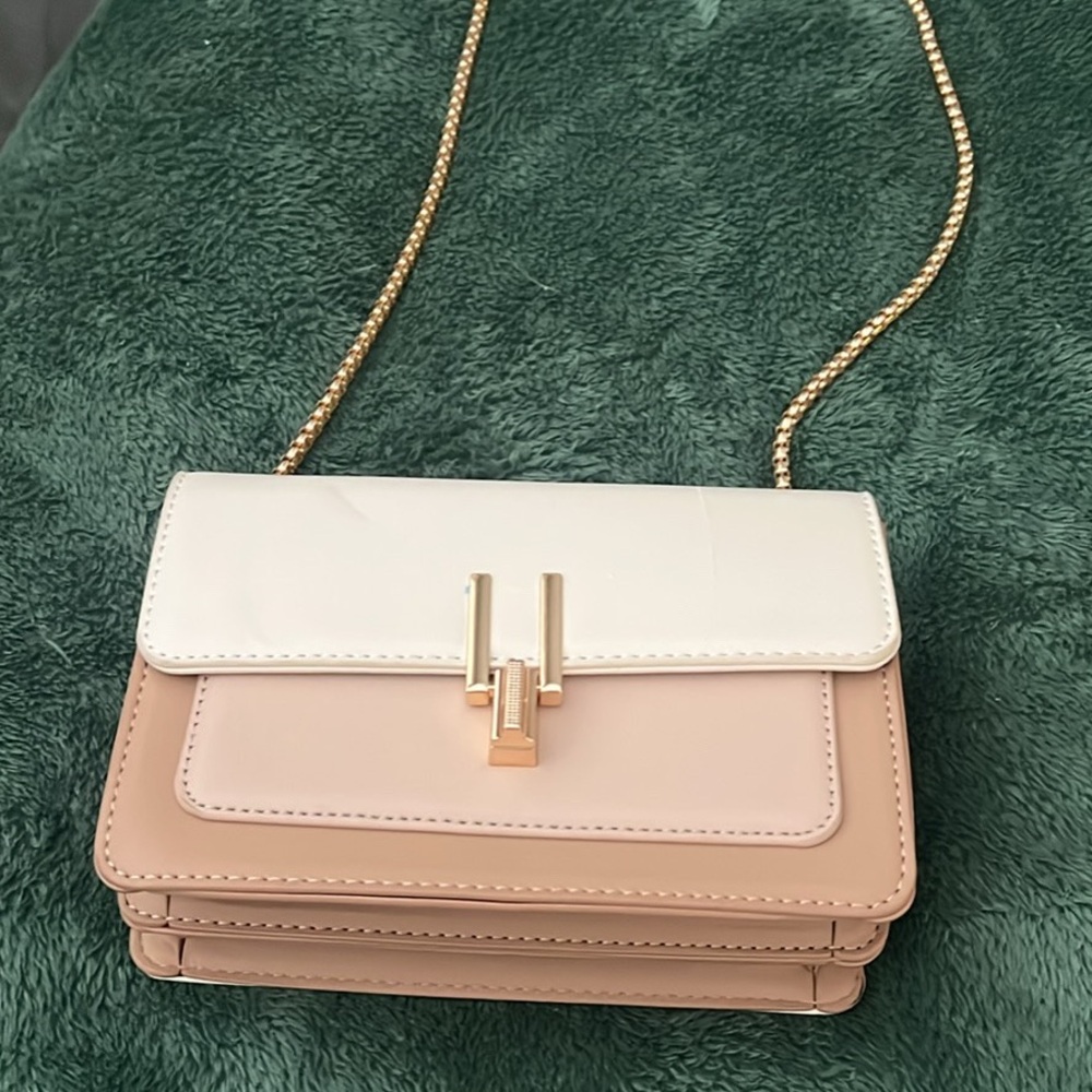 Chic Cream and Tan Crossbody Bag with Gold Chain